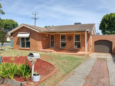 2 / 108 HUONS HILL ROAD, Wodonga