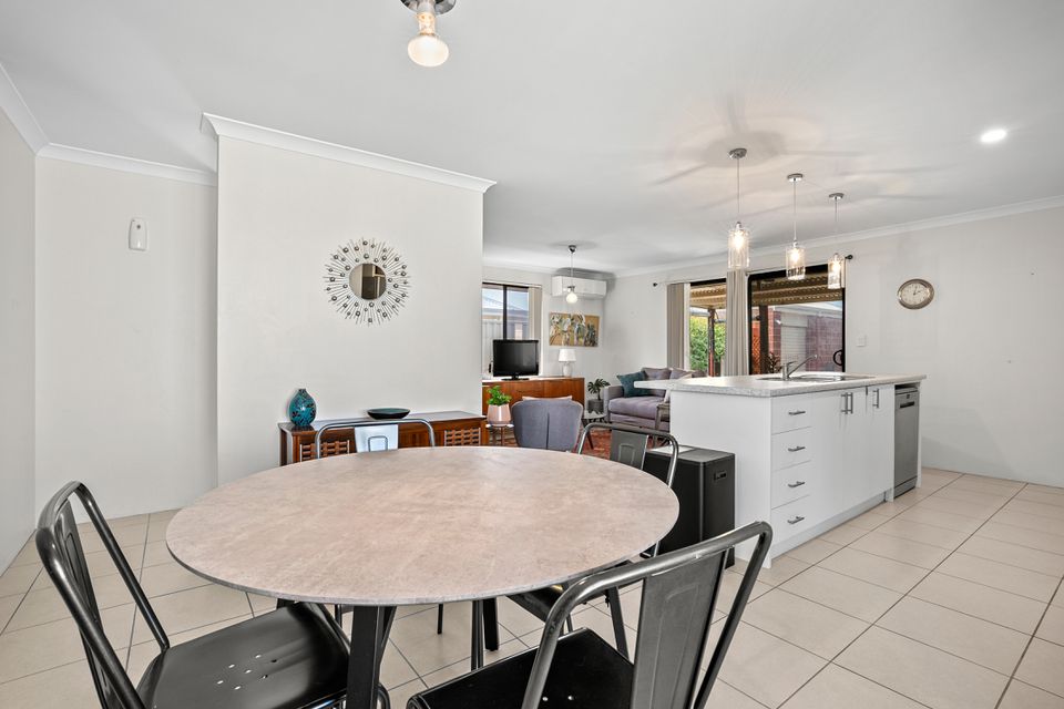 2 PENDRAGON LANE, Baldivis