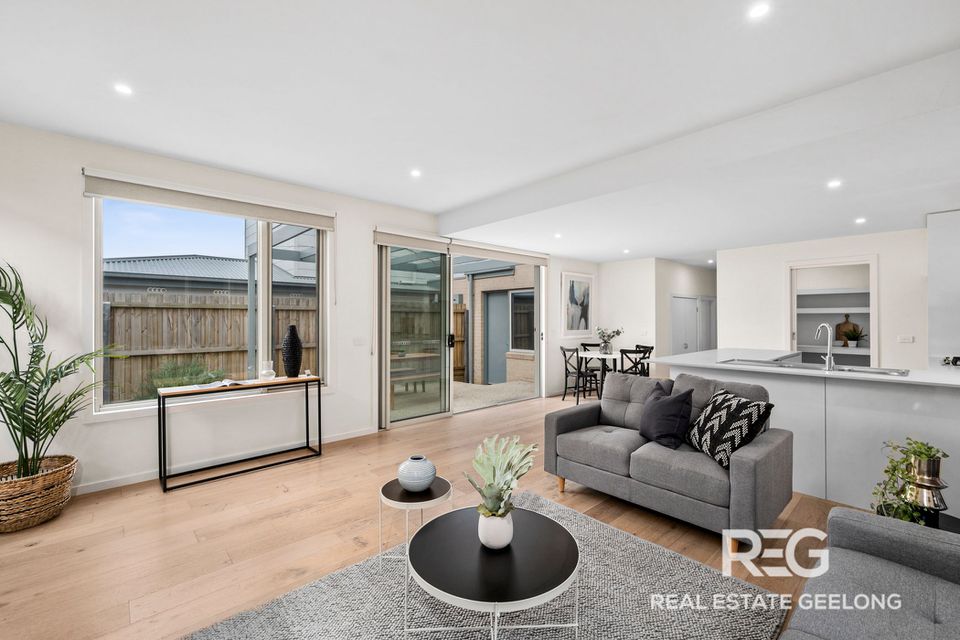 35 SEAVIEW PARADE, Belmont