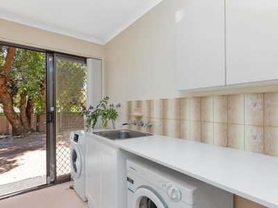 2 Aurora Grove, Willetton