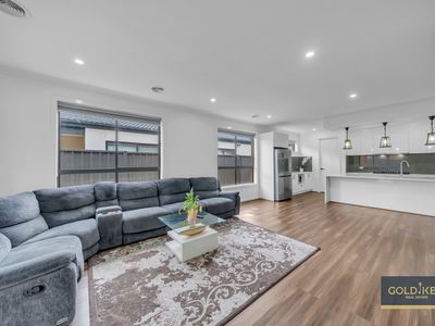 8 Yukon Street, Truganina