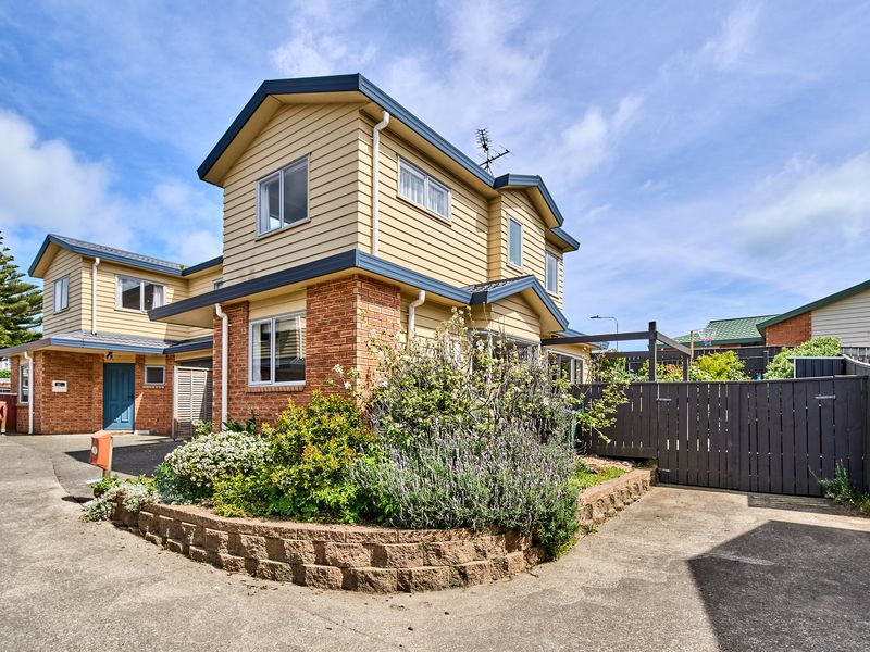 10 Pohutukawa Grove, Titahi Bay