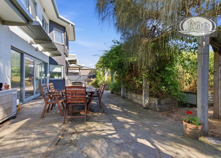 8 Aquarius Court, Portland North