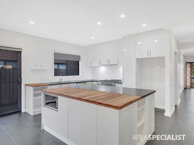16 Albion Crescent, Mickleham