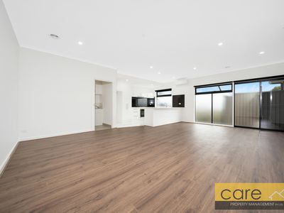 2 / 44 Beckington Crescent, Hampton Park