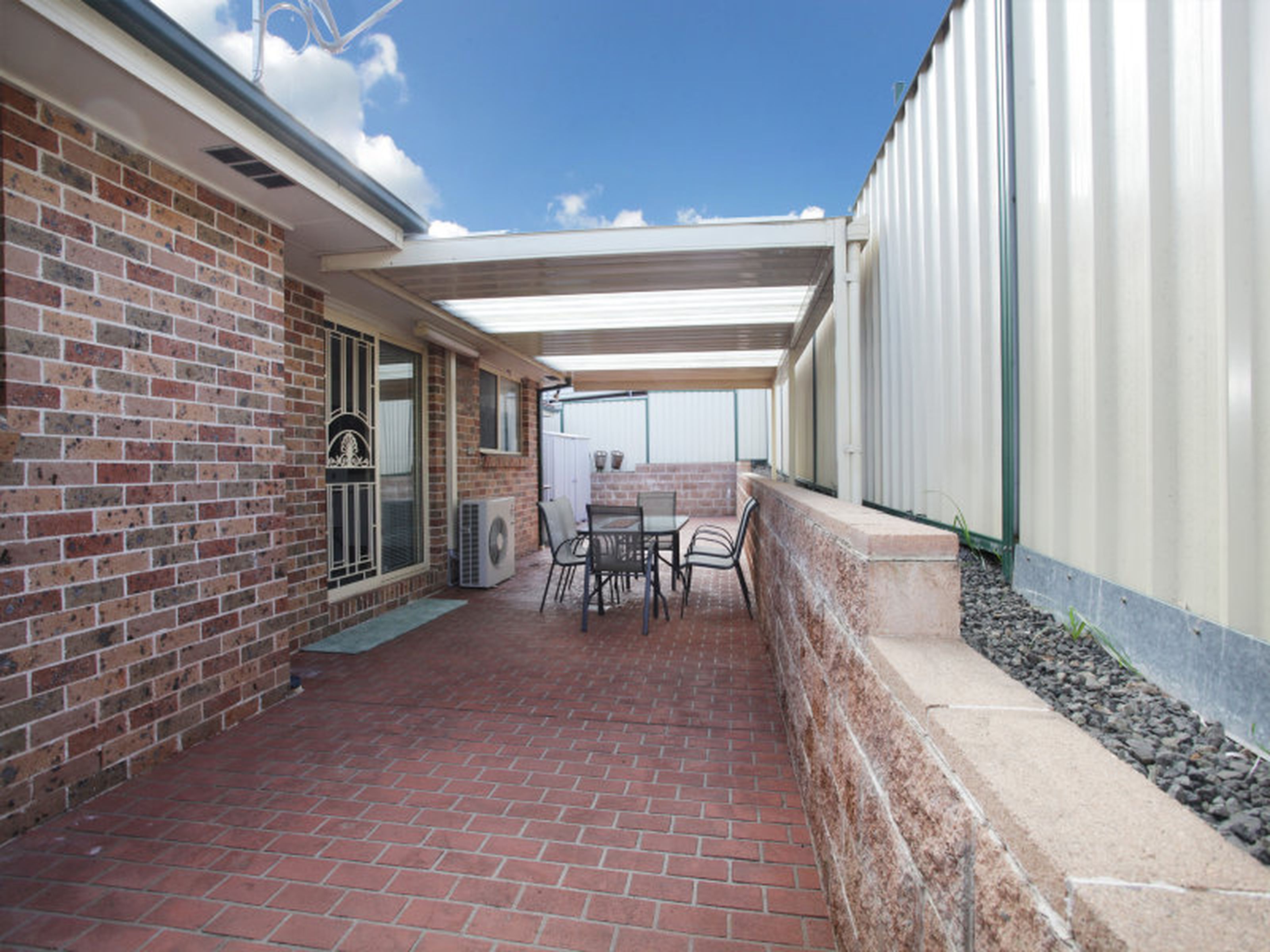 1 Barronfield Drive, GLENMORE PARK