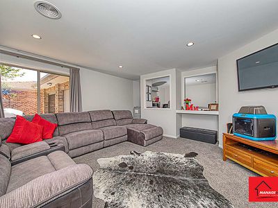 14 Michael Holt Crescent, Gordon