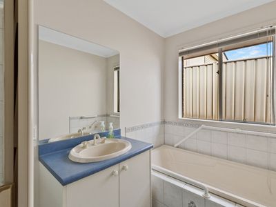 7 DOYLE CRESCENT, Seymour