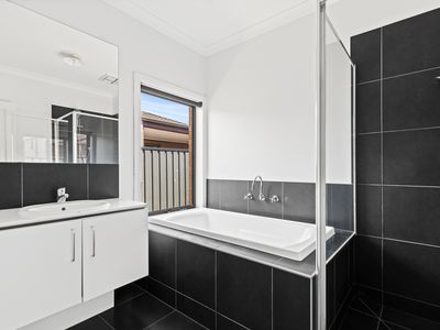 35 Bradshaw Ave, Craigieburn