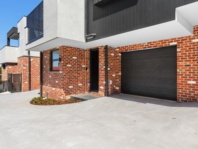 2 / 12 Irvine Crescent, Brunswick West