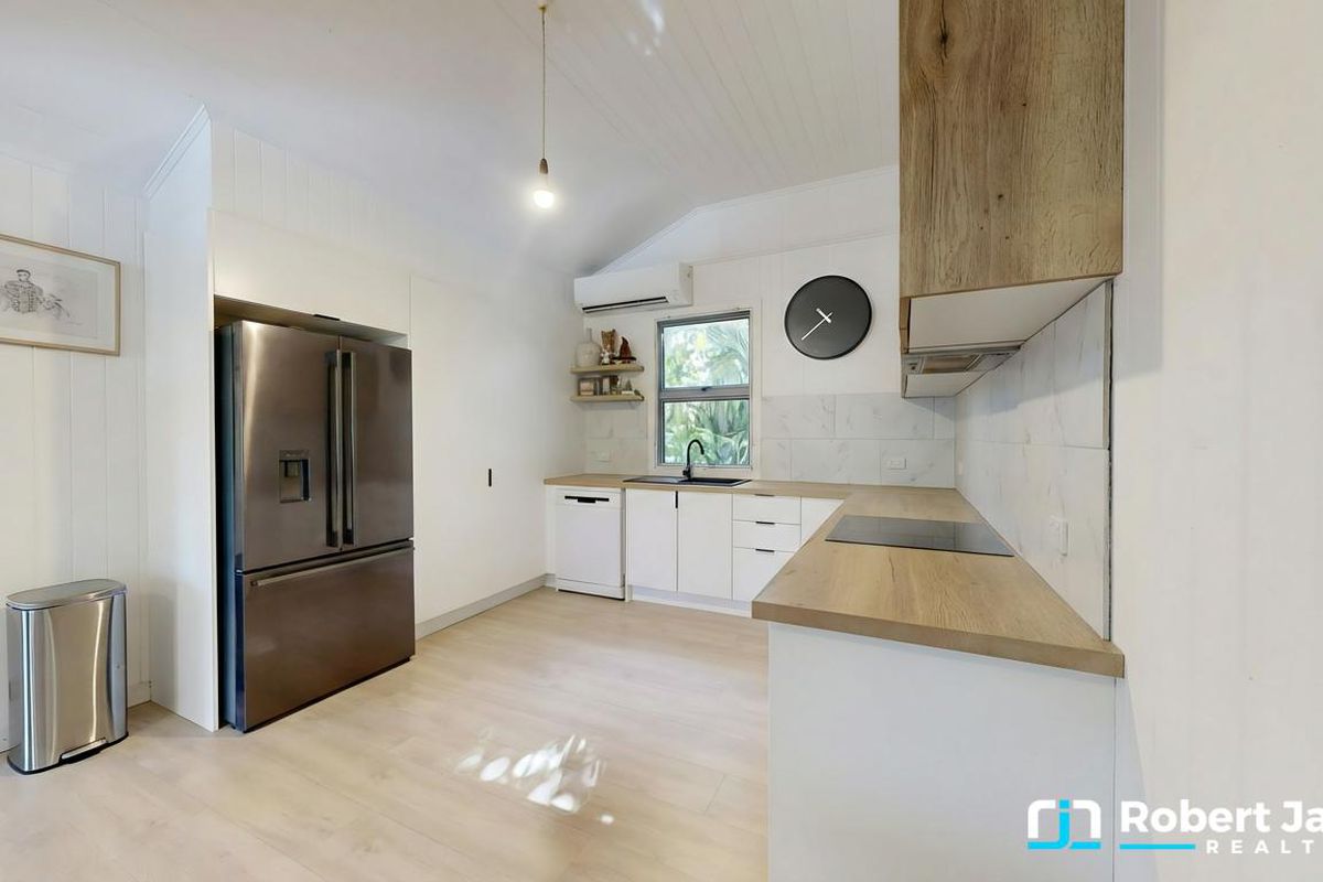 42 Laguna Street, Boreen Point