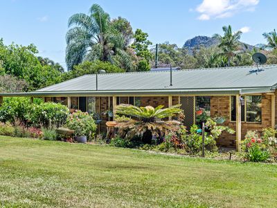 18 Hillside Road, Glass House Mountains