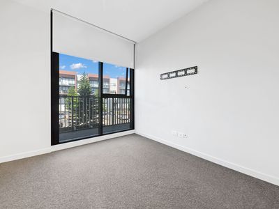132 / 33 Quay Boulevard, Werribee South