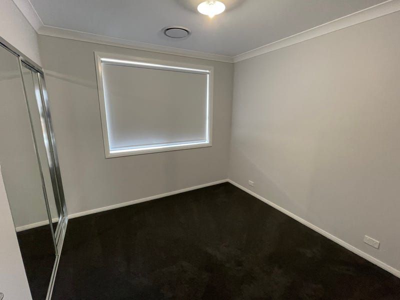 33 Crest Road, Gledswood Hills