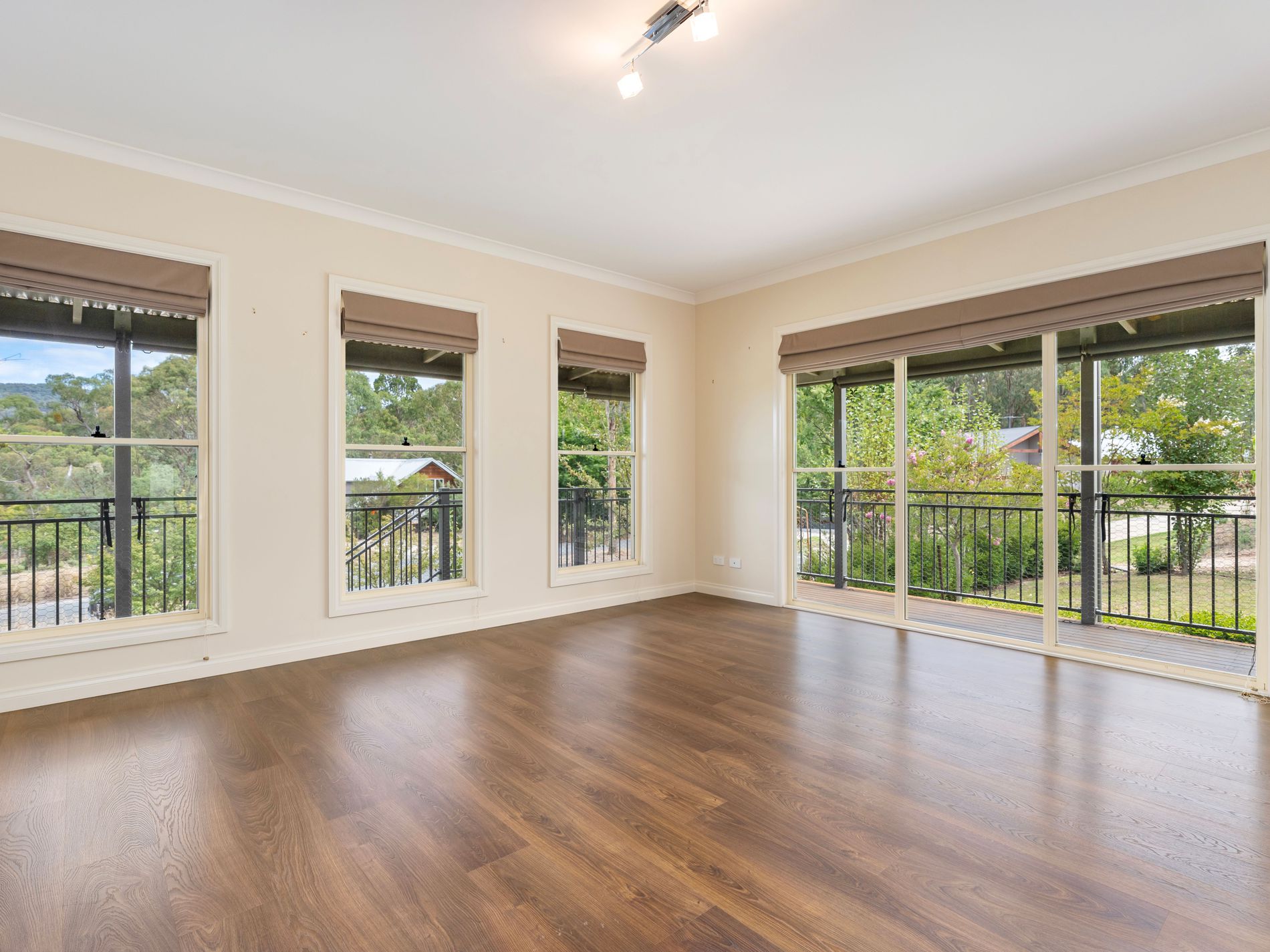 12 MCEVOY LANE, Yackandandah