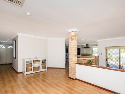 2 Tipuana Pl, Edgewater