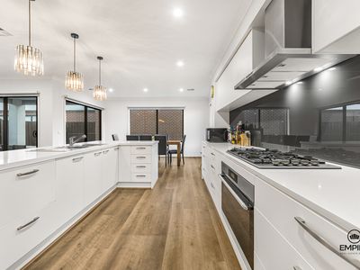 7 Crescendo Boulevard, Clyde