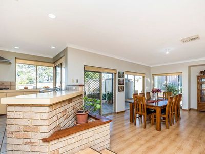 2 Tipuana Pl, Edgewater