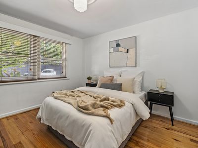 2 / 75 Queens Road, Melbourne