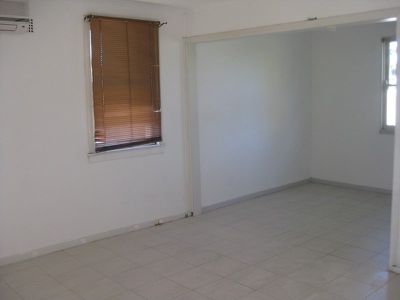 27 St Johns Road, Busby