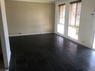 28 Coonawarra Street, Edensor Park