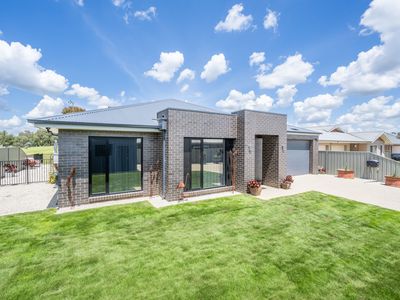 48 Sunningdale Boulevard, Tatura