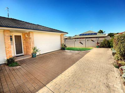 2 / 10 Lisa Place, Forster