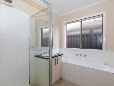 31 Hindmarsh Drive, Manor Lakes