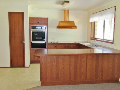 44 Kings Point Drive, Kings Point