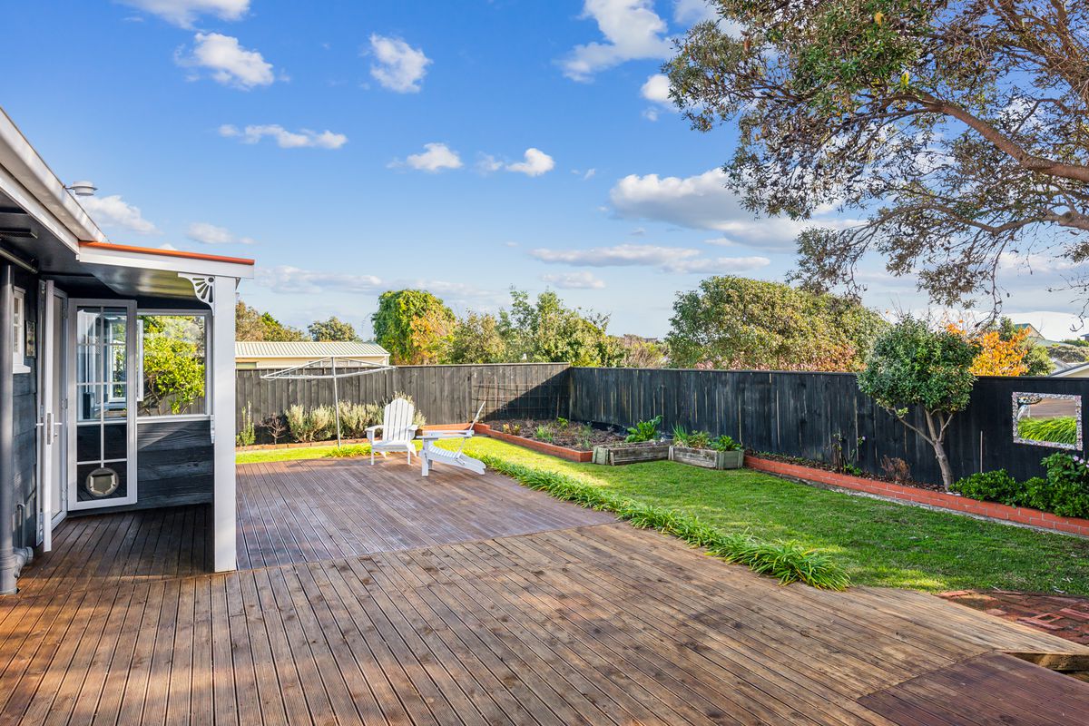 12 Hicks Crescent, Waikanae Beach
