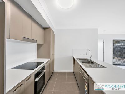 2 / 15 Oystercatcher St, Woodgate