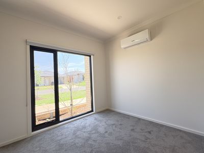 19 Corinth Street, Manor Lakes