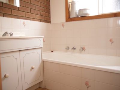 2 / 6 Opal Drive, Blackmans Bay