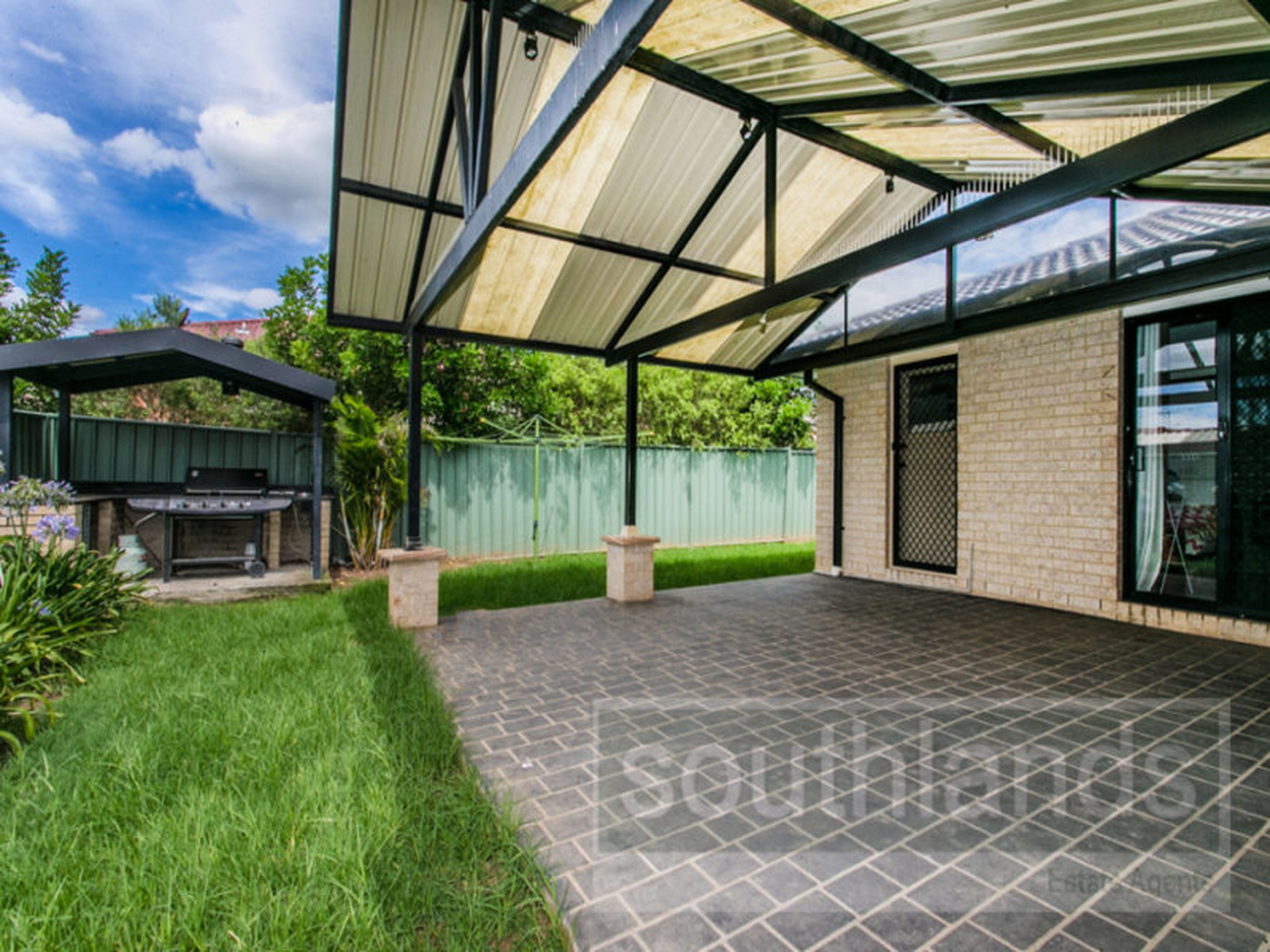 5 Yenna Place, GLENMORE PARK