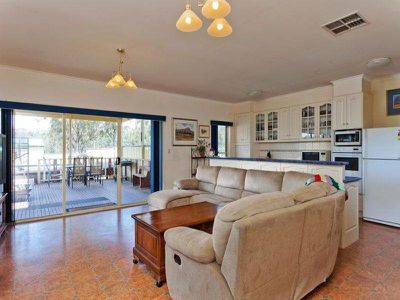 2 Holmes Road, Huntly