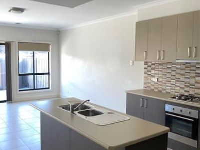 1/158 Botanica Springs Boulevard, Brookfield