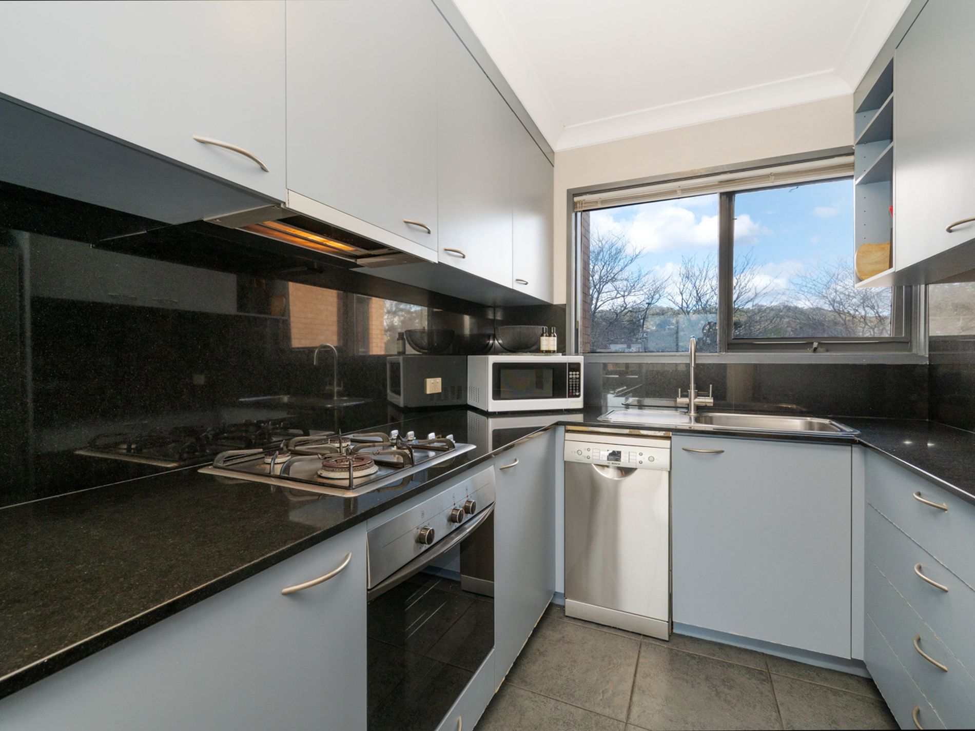 8 / 3 Garran Place, Garran