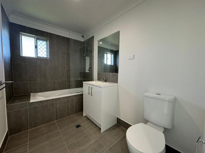 8 Alexander Pl, Gleneagle