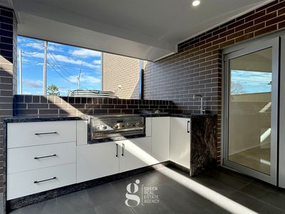 28 Hawkesbury Road, Westmead
