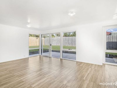 4 Kara Walk, Cranbourne
