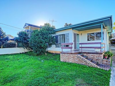8 DONALD STREET, Picnic Point