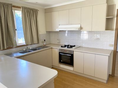 4 / 61 Ballan Road, Werribee