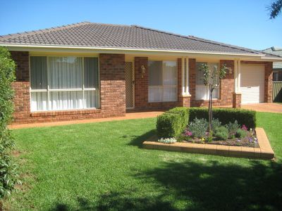 19 Websdale Drive, Dubbo