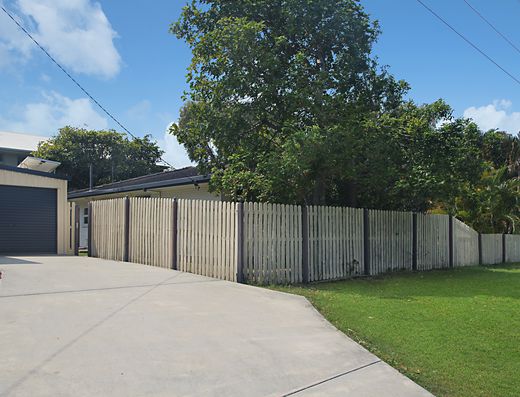 Walk to Tewantin Township - Six month lease image 11