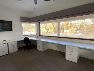 145 Barnes Boulevard, Horsham