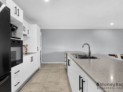 8 Ferry Place, Logan Village