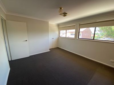 2 / 7 Forrest Crescent, Dubbo