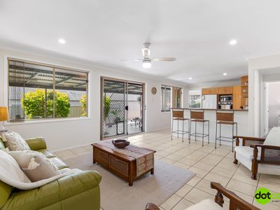 2 Hawker Close, Hamlyn Terrace