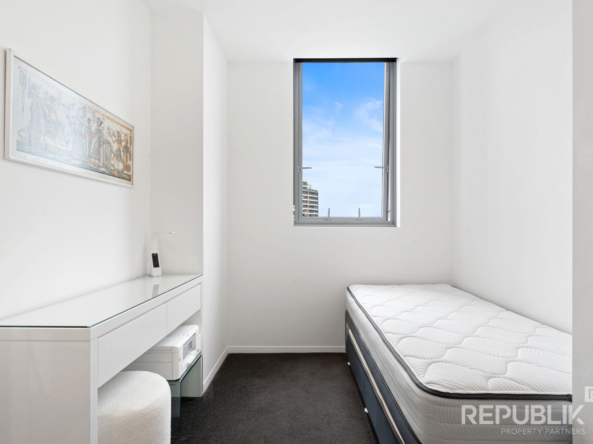 1102 / 4 COMO CRESCENT, Southport