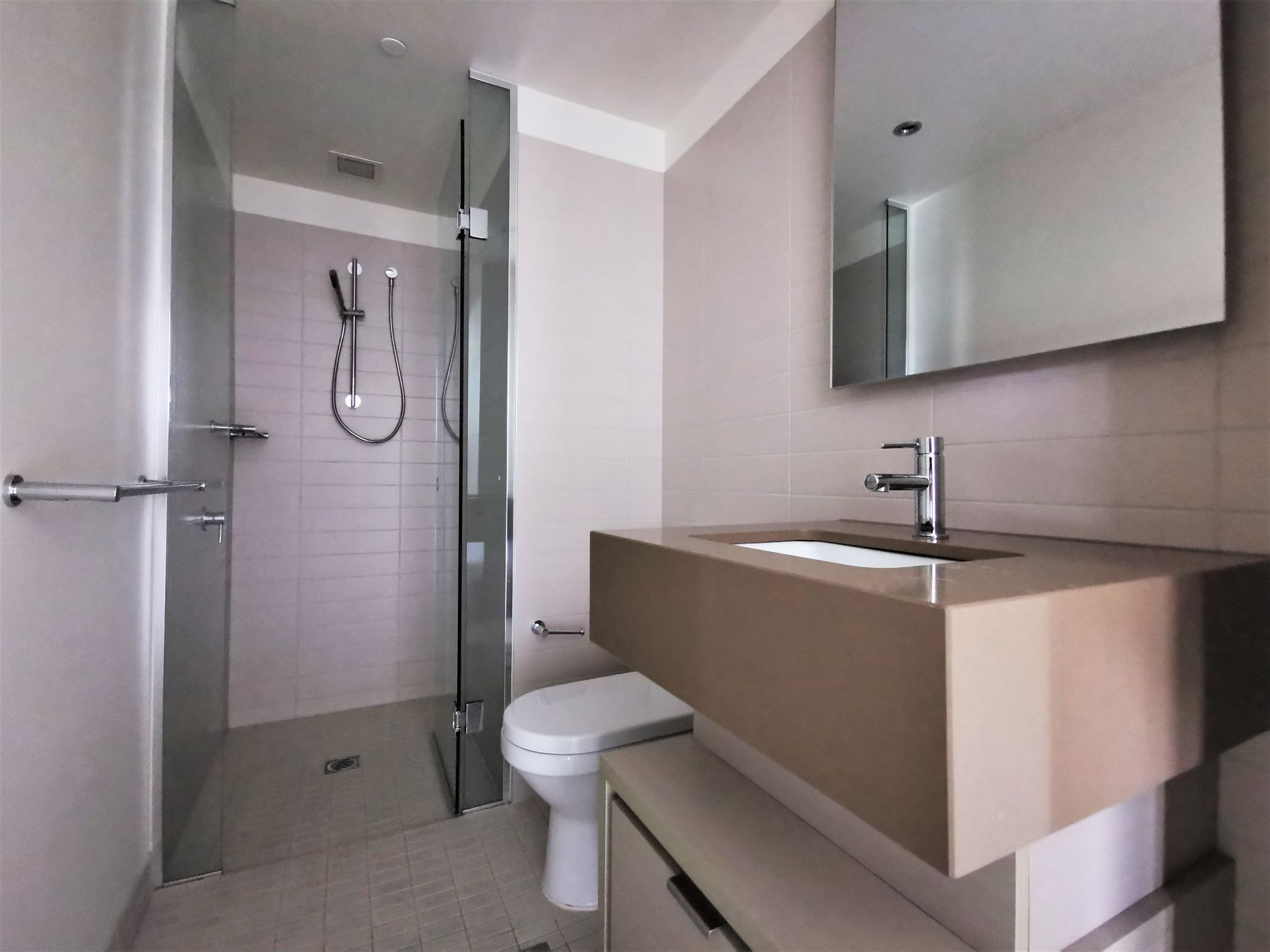 906 / 9 Waterside Place, Docklands